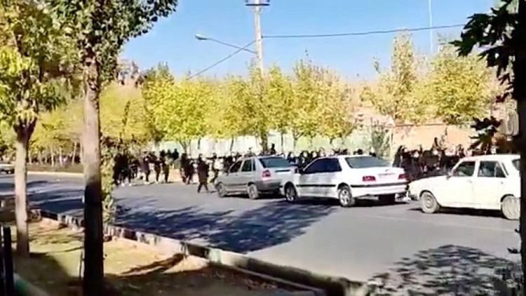 حقائق- سيل الاحتجاجات يجرف الأقليات العرقية في إيران
