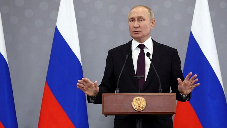 Vladimir Putin está seguro en el poder por ahora, pero le esperan riesgos: fuentes