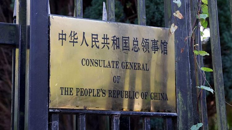 El ministro de Exteriores británico dice que paliza a un manifestante en consulado chino es "inaceptable"