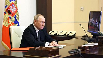 بوتين يفرص قيودا على التنقلات من وإلى مناطق قرب أوكرانيا