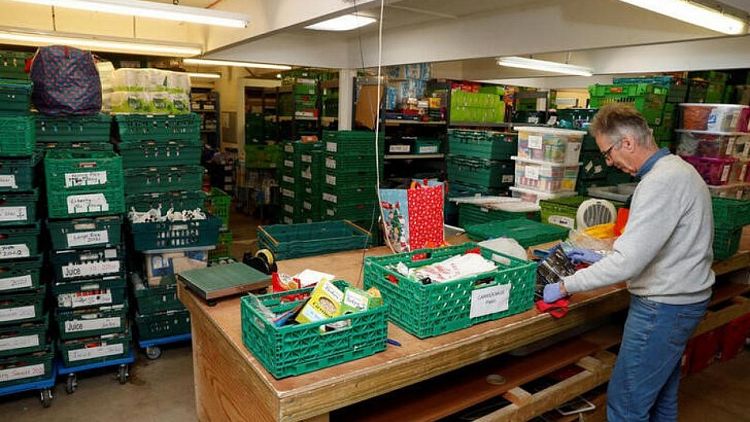 "Tsunami de necesidad": mayor red de bancos de alimentos británica hace llamado de emergencia