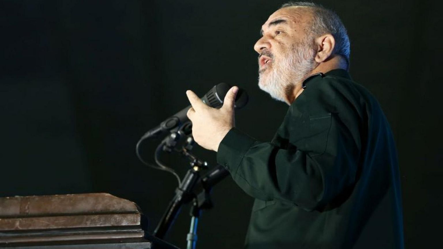 قائد الحرس الثوري الإيراني يتوعد بالرد على هجوم ضريح شيراز