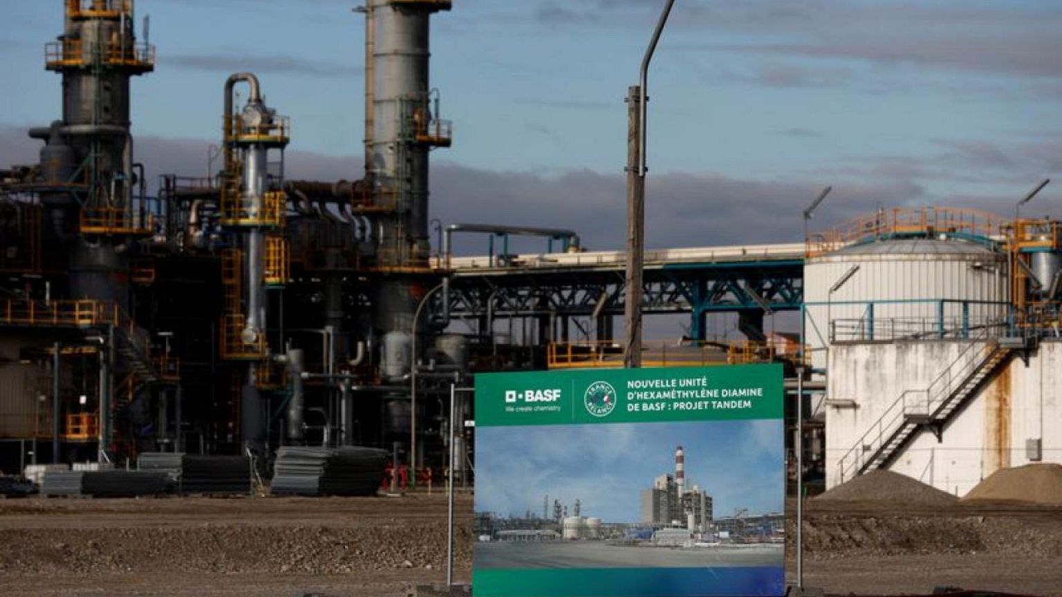 BASF appoints new CFO, extends appointment of CEO