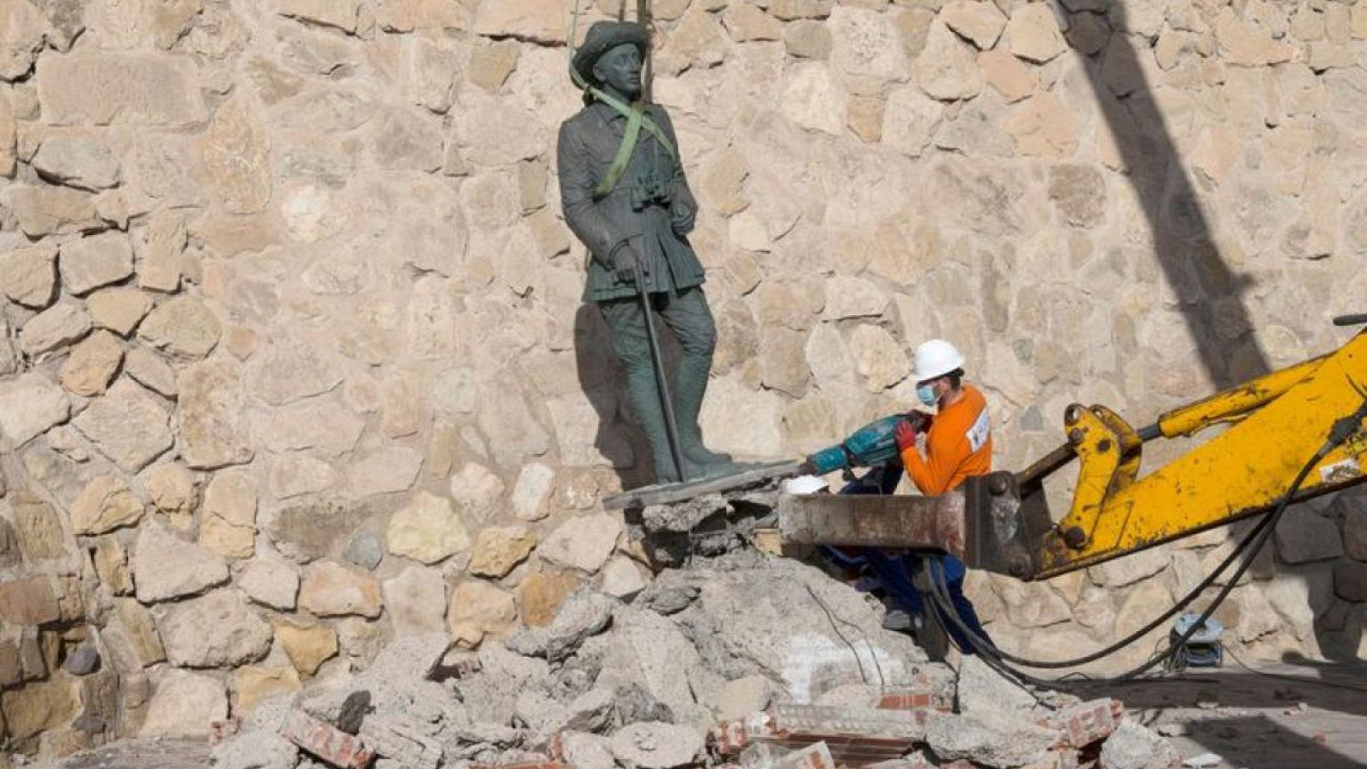 España anula 33 títulos nobiliarios otorgados por el dictador Franco a familiares y altos cargos