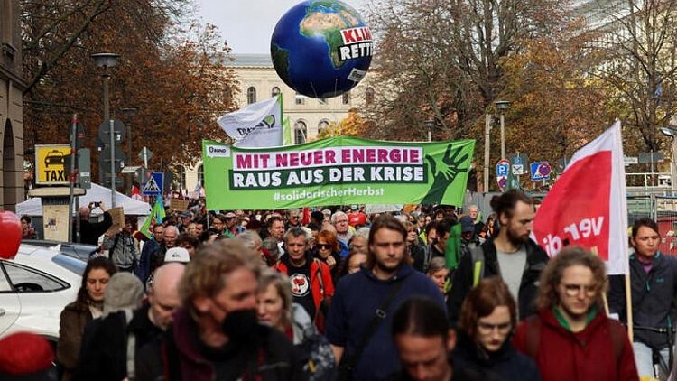 Miles de personas protestan en Alemania pidiendo solidaridad en la ayuda energética
