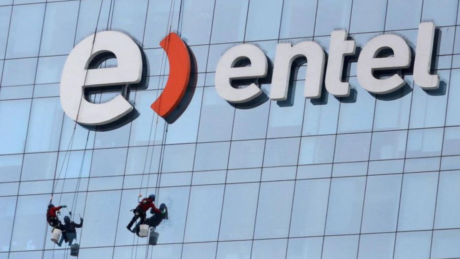 Chile's Entel to sell fiber optic assets for $358 million