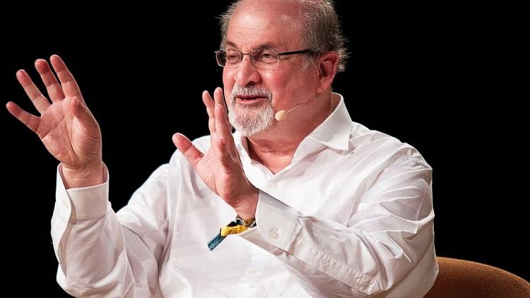 EEUU impone sanciones a una fundación con sede en Irán por la recompensa de Salman Rushdie