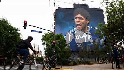 جدارية عملاقة للاحتفال بالمحارب "مارادونا" في بوينس أيرس