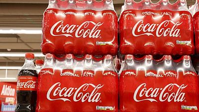 Coca-Cola eleva sus previsiones de ingresos y ganancias por el alza de precios