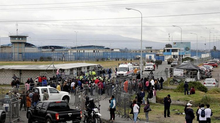 Las poderosas pandillas en las cárceles de Ecuador aterrorizan a familiares de reclusos