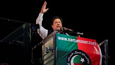 خان يعلن مسيرة إلى العاصمة الباكستانية للمطالبة بانتخابات مبكرة خان يعلن مسيرة إلى العاصمة الباكستانية للمطالبة بانتخابات مبكرة