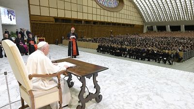 Ai seminaristi, 'state attenti, il diavolo entra lì'