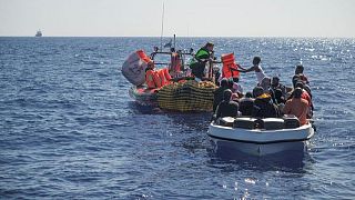 قوارب مهاجرين غير نظاميين في المتوسط