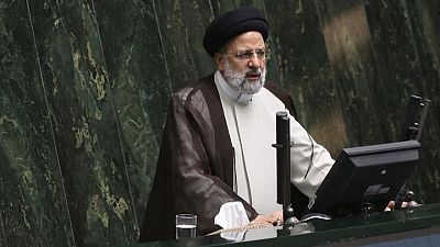 الرئيس الإيراني لبايدن: لقد تم تحرير إيران منذ 43 عاما