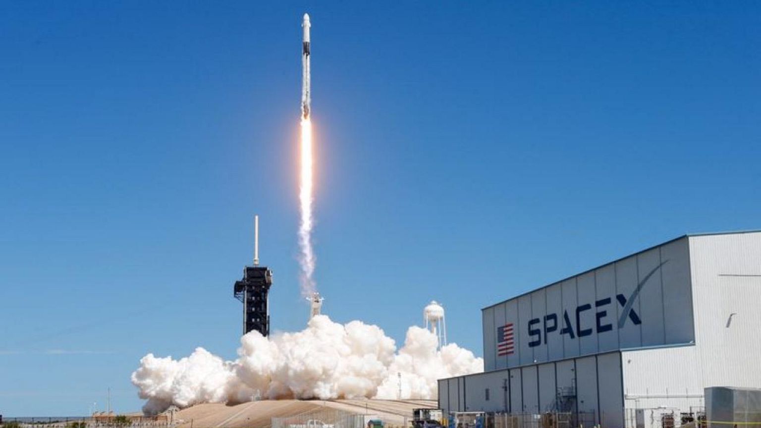 Elon Musk's SpaceX partners with Philippine tycoon on satellite service
