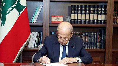 الرئيس عون يترك منصبه مع تفاقم أزمة لبنان