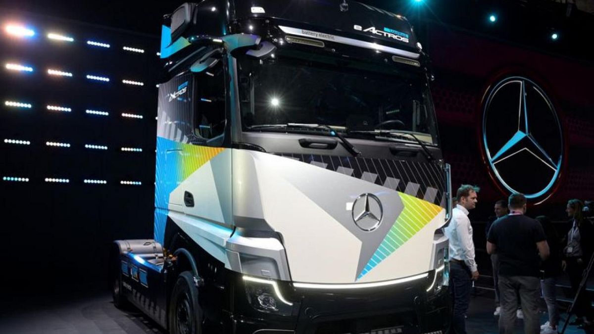 Daimler Truck Raises FY Outlook On Stronger Than Expected Q3 | Euronews