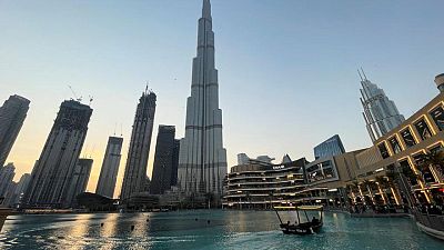 الإمارات تحقق إيرادات إجمالية 305.6 مليار درهم في النصف الأول من عام 2022