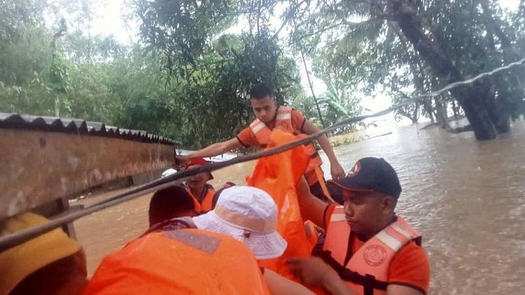 42 قتيلا وعشرات المفقودين في فيضانات وانهيارات أرضية بالفلبين