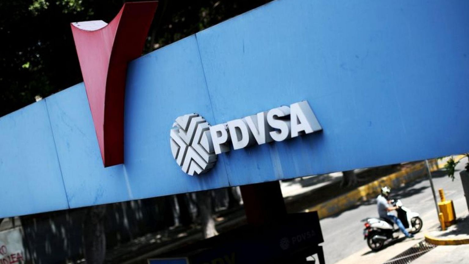 Venezuela's PDVSA controls fire at small refinery, restarts other plants from outage