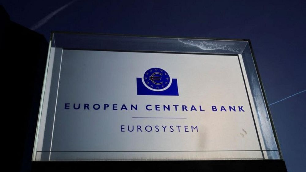 ECB opätovne potvrdzuje plány na zvýšenie sadzieb, aj keď sa recesia prehlbuje