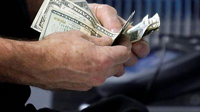 ارتفاع إنفاق المستهلكين الأمريكيين بأكثر من المتوقع في سبتمبر