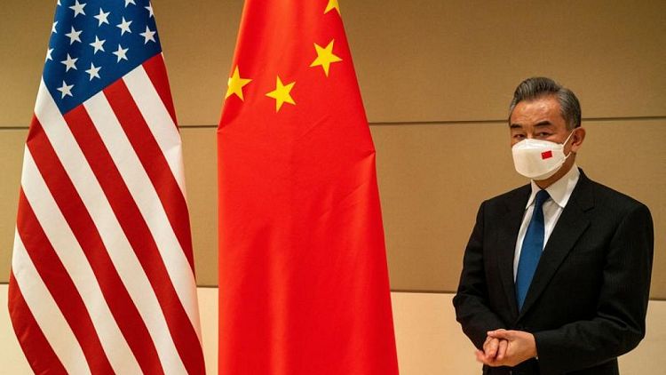 China dice a EEUU que cese la contención y represión en su contra