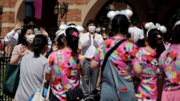 Disney cierra en Shanghái por COVID y sus visitantes quedan confinados
