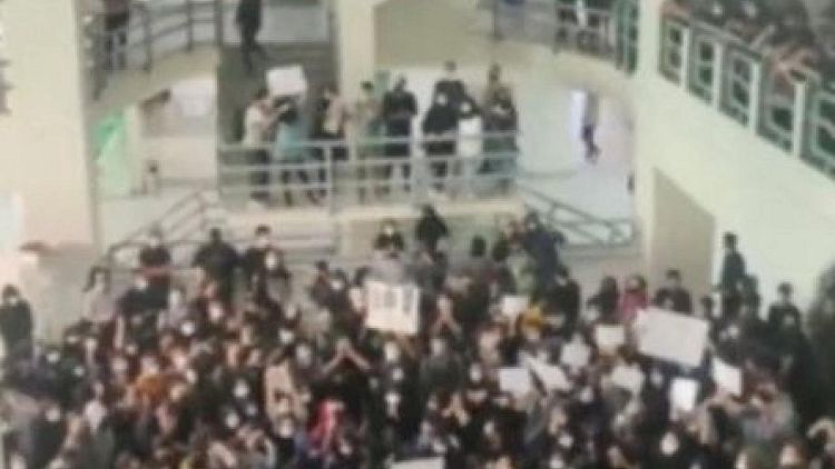 إضراب طلاب الجامعات يزيد الضغط على حكام إيران