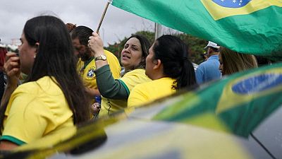 رئيس البرازيل يتجنب الاعتراف بالهزيمة أمام لولا لكن نقل السلطة بدأ