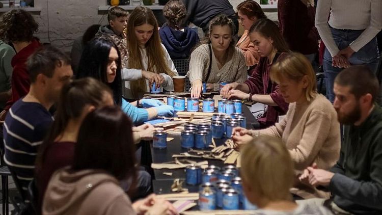 Ukrainian volunteers make 'trench candles' for troops from tin cans