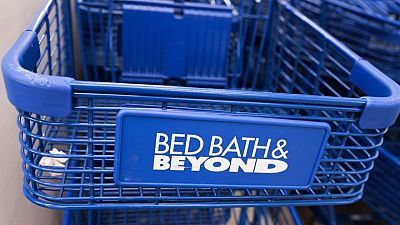 Bed Bath & Beyond explora opciones que incluyen la quiebra y sus acciones se desploman