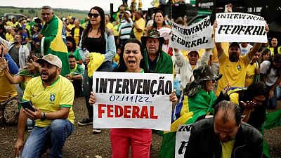Seguidores de Bolsonaro mantienen bloqueos de carreteras en 11 estados