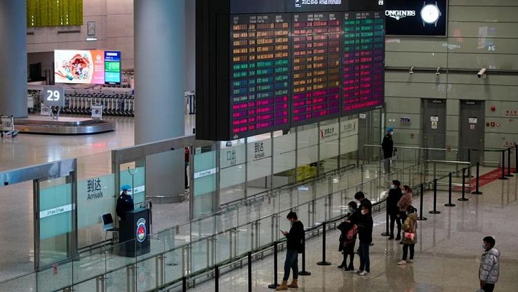 China prepara un plan para levantar las suspensiones de vuelos por el COVID-19 -Bloomberg
