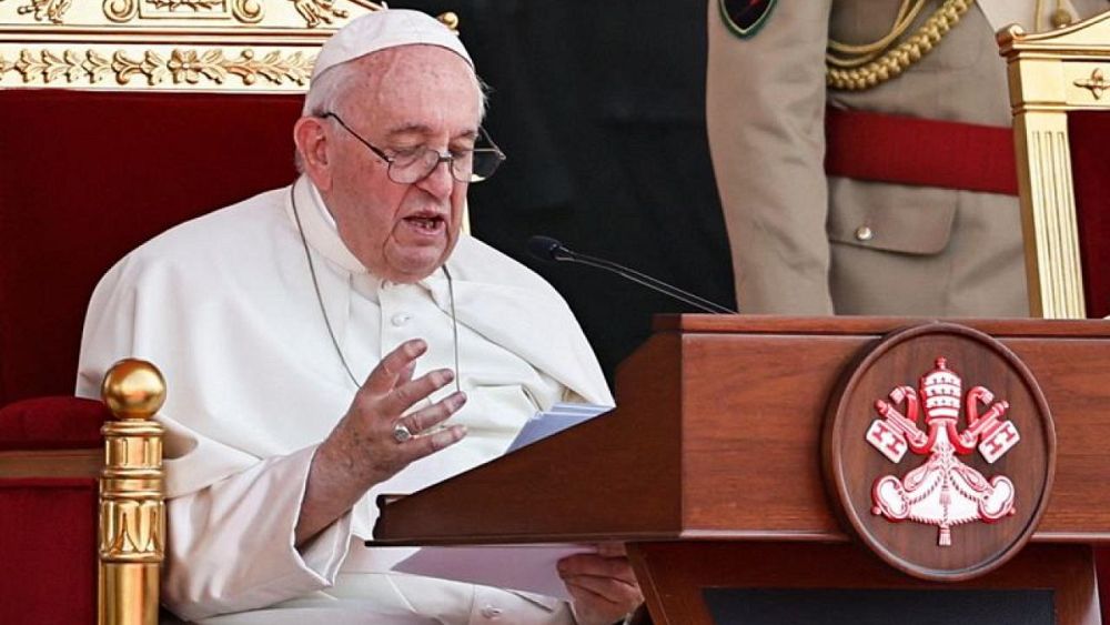 Pope Francis condemns the Bahrain arms race and pushes the world into the abyss