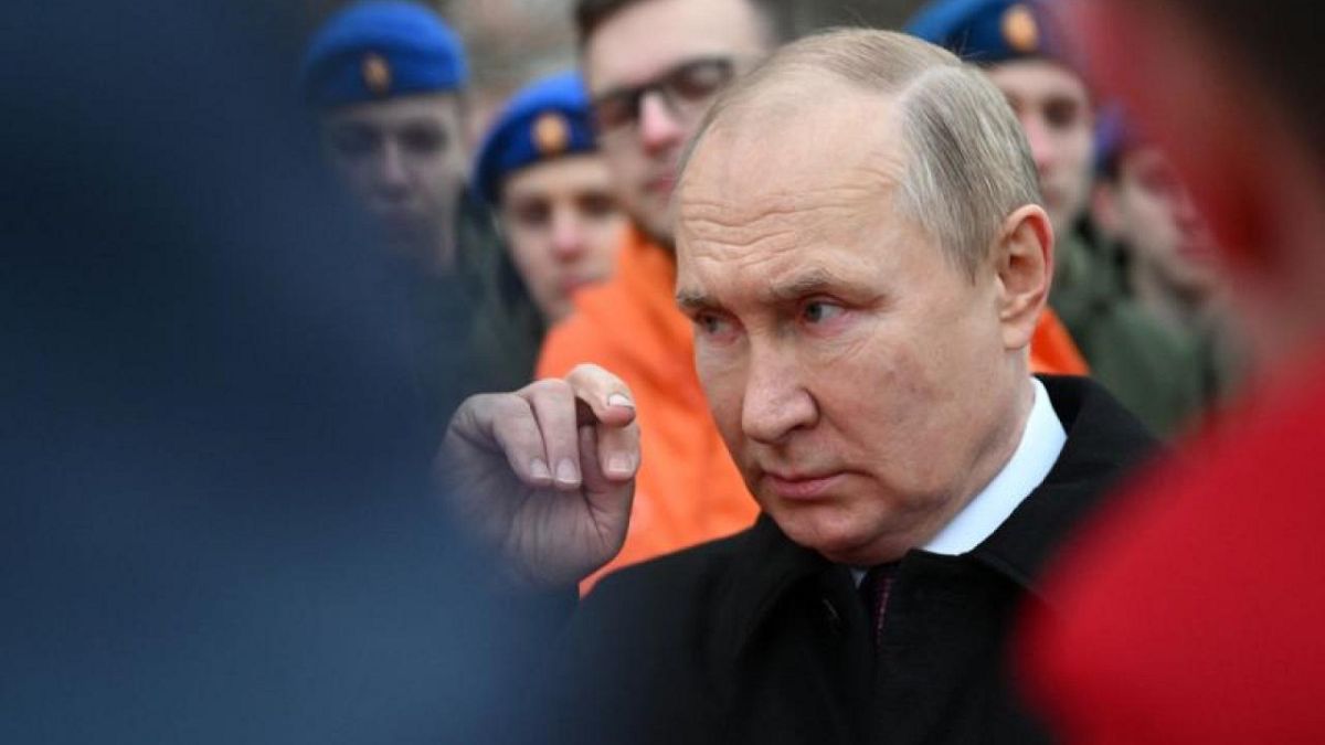 وكالة إنترفاكس الروسية تقول إن الرئيس  فلاديمير بوتين وقع قانونا يسمح بتجنيد مرتكبي الجرائم الخطيرة،ة 4 نوفمبر 2022.