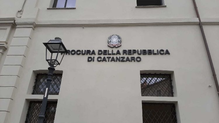 Provvedimento Gip Catanzaro riguarderebbe migliaia agenzie
