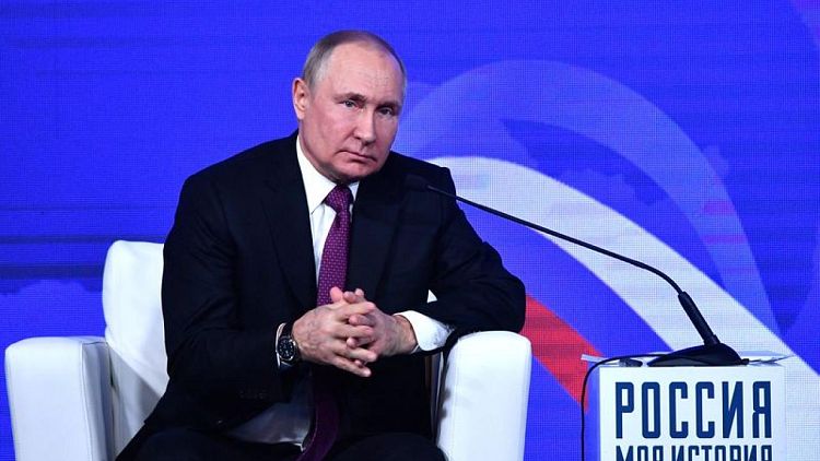Putin dice que Occidente siembra sinsentidos históricos
