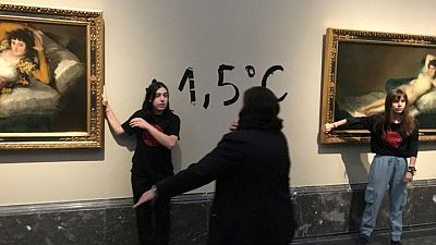 En libertad los activistas que se pegaron a los marcos de dos cuadros de Goya -Tribunal