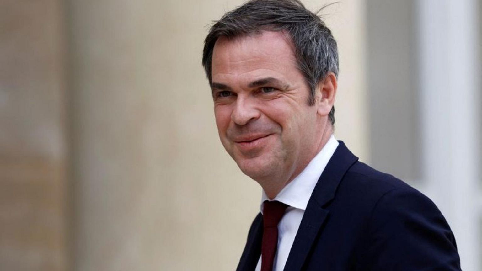 French minister says will not pay for Twitter's blue checkmark