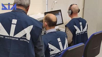 Poste sotto sequestro 25 società. Arrestate 26 persone Poste sotto sequestro 25 società. Arrestate 26 persone
