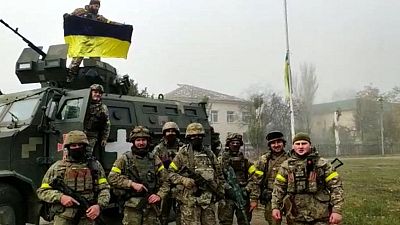 Las tropas ucranianas reivindican la toma de una ciudad del sur en la línea del frente -imágenes de TV