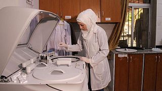 أبحاث على مرض الكوليرا في سوريا