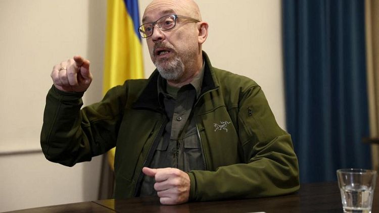 وزير الدفاع الأوكراني يهون من شأن تهديد روسيا باستخدام سلاح نووي