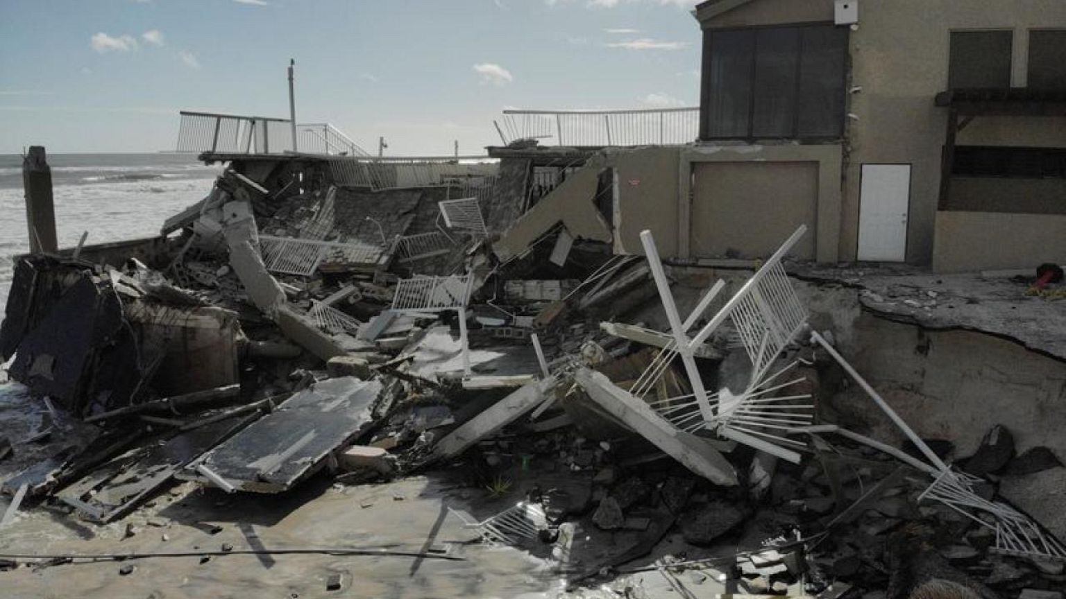 Tormenta Nicole llega a Georgia y las Carolinas tras sembrar la destrucción en Florida