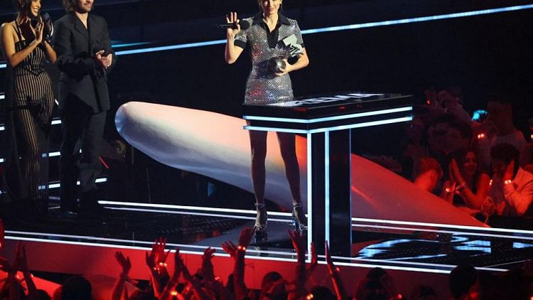 الأمريكية تايلور سويفت تحصل على نصيب الأسد في جوائز إم.تي.في للموسيقي الأوربية