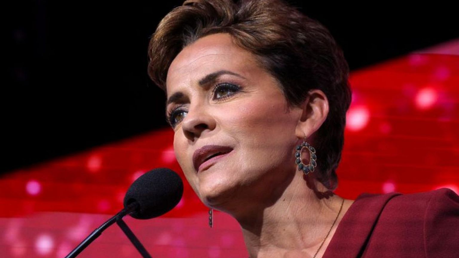 La trumpista Lake pierde la carrera a gobernador en la disputada Arizona