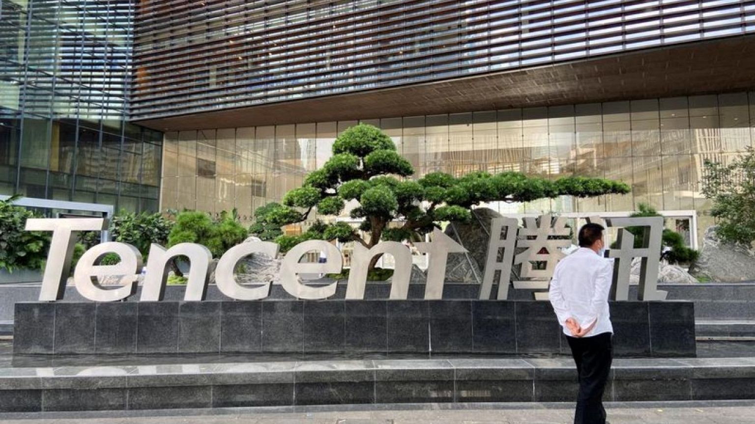 Tencent to hand $20 billion Meituan stake to shareholders as sales slip