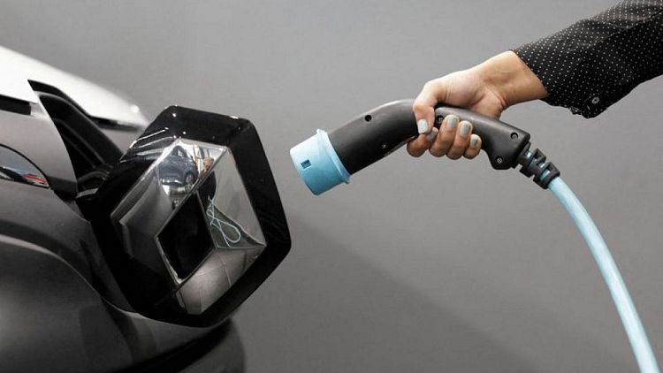 COP27: Francia y España se suman al compromiso de frenar la venta de vehículos de gasolina