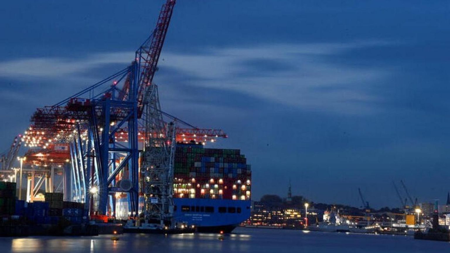 Exportaciones alemanas caerán un 2% el próximo año, según una encuesta de DIHK